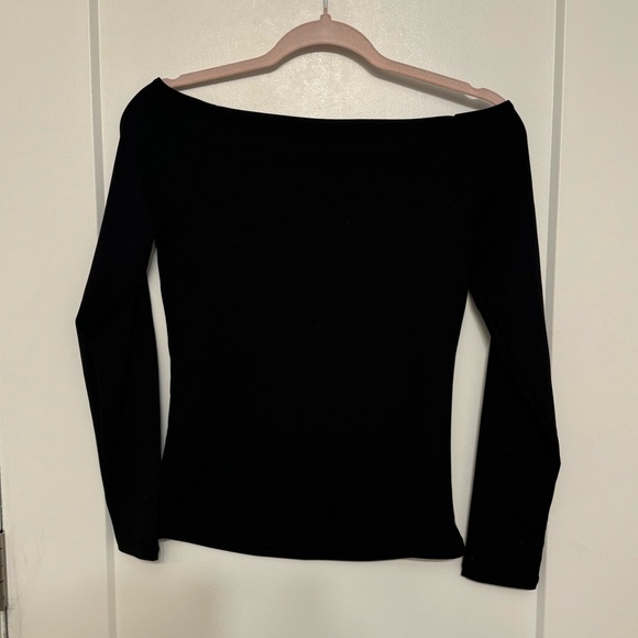 NWOT off the shoulder top - Picture 2 of 3